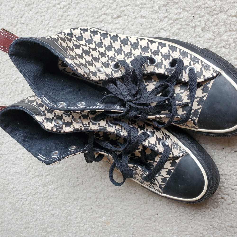Stylish Houndstooth High-Top Sneakers